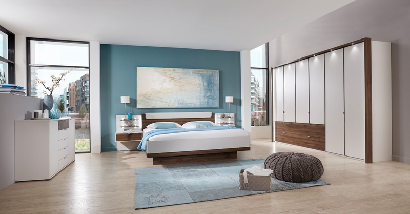 Illustration for article titled Catania Platform Solid Wood Bedroom Set Online